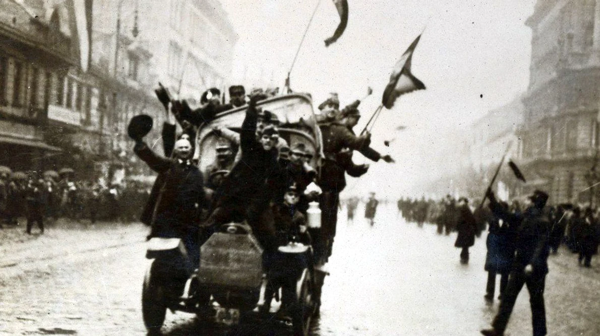 Calendar 21 martie: 1919   A fost proclamată Republica Sovietică Ungaria, primul stat comunist din Europa după Revoluția din Octombrie din Rusia jpeg