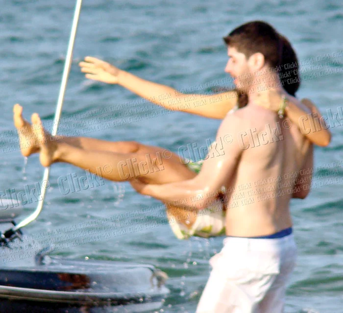 Tinerelul a  luat-o şi pe  Mihaela în braţe