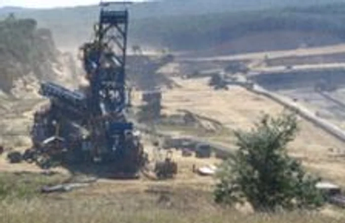Minerul a fost prins de banda transportoare