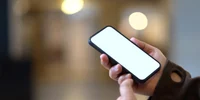 barbat telefon FOTO Shutterstock