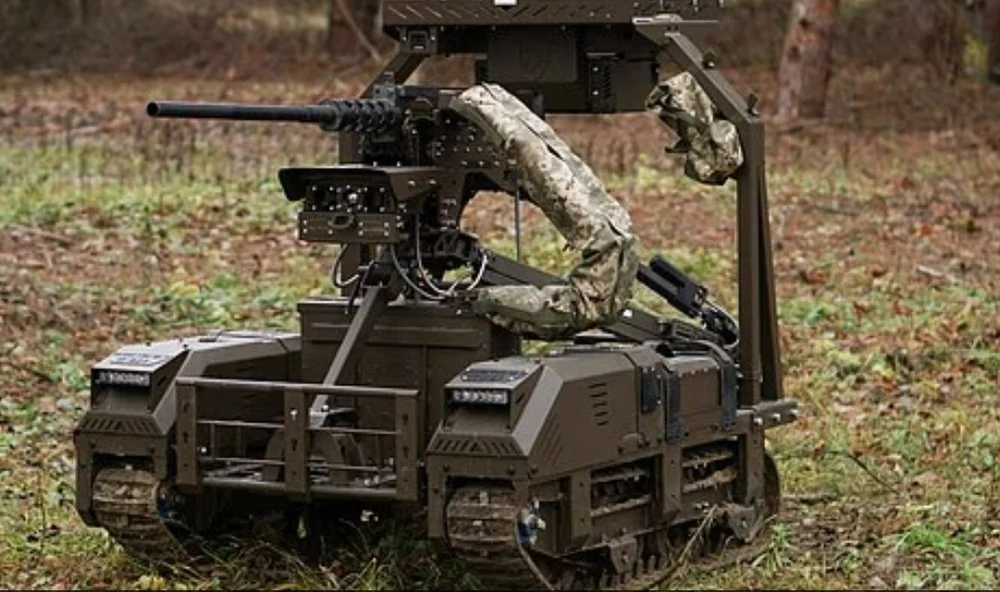 Demonstrație spectaculoasă: un robot ucrainean a apărat singur o poziție timp de 45 de zile. „Inamicul nu a știut că se luptă cu un vehicul fără pilot”