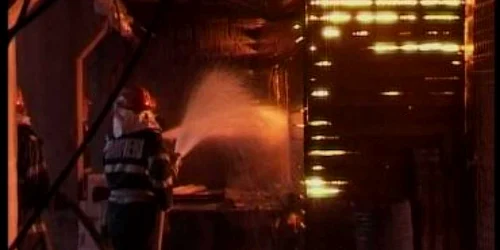 Satu Mare: Incendiu de proporţii la o hală de tâmplărie din Negreşti