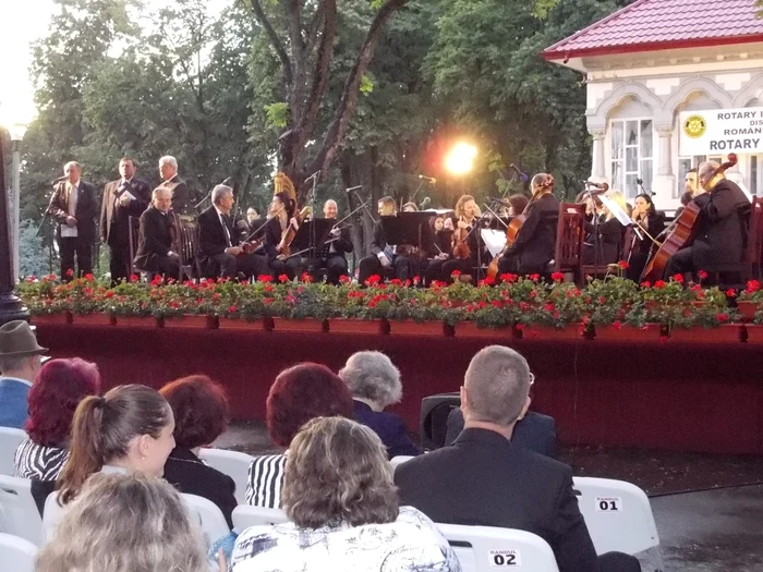 Concertul Filarmonicii a smuls sute de aplauze la final FOTO:adevarul