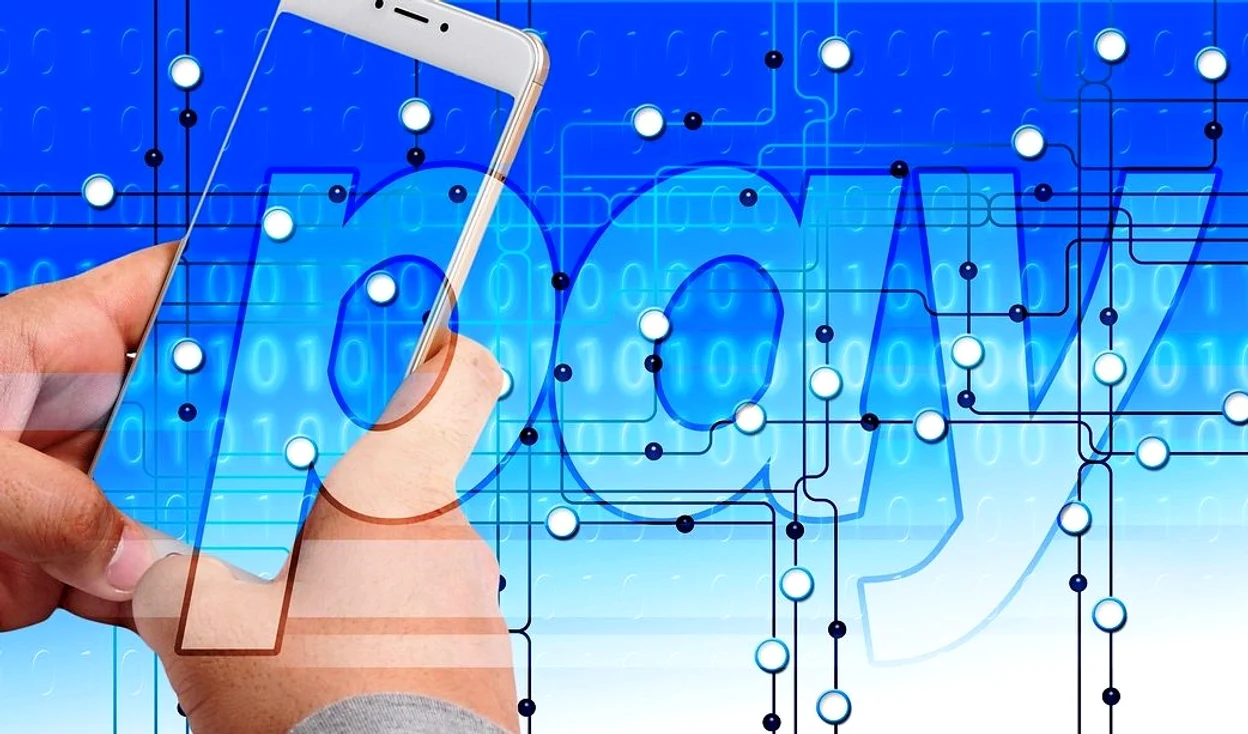 Doar clienții cu smartphone Android pot utiliza aplicația CEC Pay