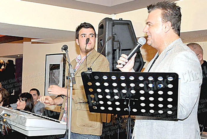 Enache a cântat  toată seara în  cârciuma Iulianei