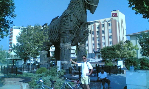 Cu bicicleta la Troia – sau Mica Iliadă pe două roţi jpeg