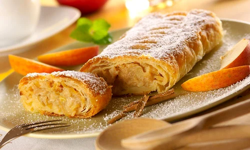 strudel mere scortisoara lamaie jpeg