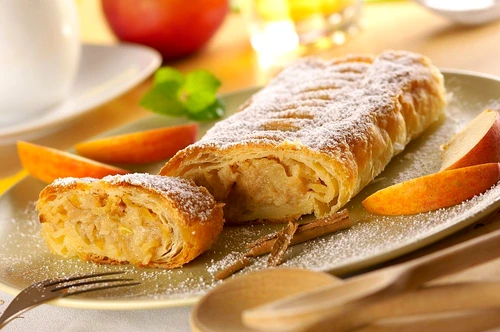 strudel mere scortisoara lamaie jpeg