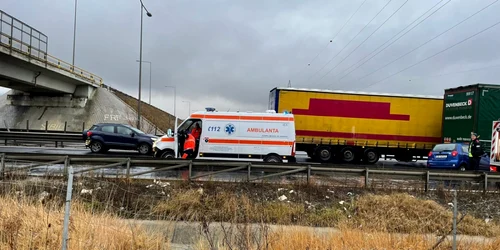 Accident rutier pe A 1 - centura Sibiului - coliziune două TIR-uri şi un autoturism Foto Adevărul