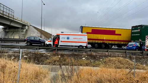 Accident rutier pe A 1 - centura Sibiului - coliziune două TIR-uri şi un autoturism Foto Adevărul