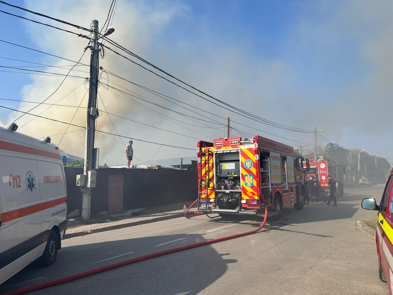 Incendiu la un azil de bătrâni din Tulcea. Zeci de persoane evacuate. Planul roșu activat VIDEO