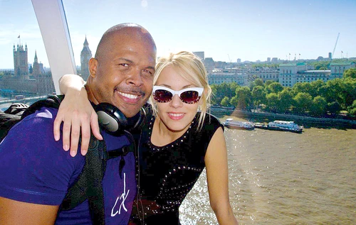 Andreea şi Cabral sus, în London Eye