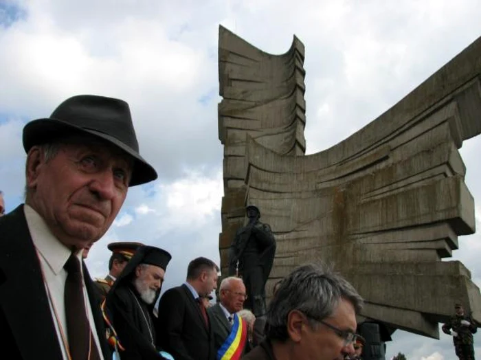 Ceremonia de comemorare a eroilor căzuţi la Păuliş