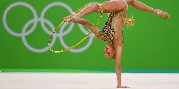 Rusoaica Yana Kudryavtseva concurează în proba individuală de gimnastică ritmică de la Jocurile Olimpice de la Rio de Janeiro. FOTO Guliver/Gettyimages
