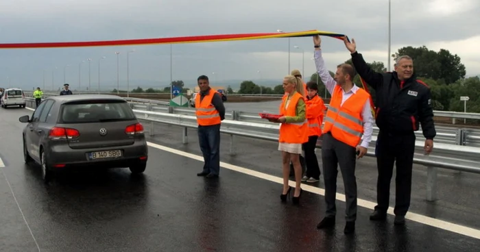 De astăzi, circulaţia a fost deschisă şi pe cel de-al doilea tronson al autostrăzii Deva - Orăştie. D.G.