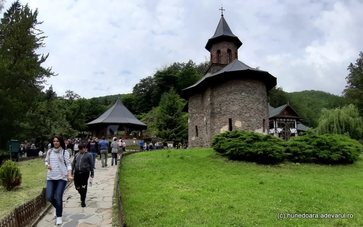 manastirea prislop foto daniel guta adevarul