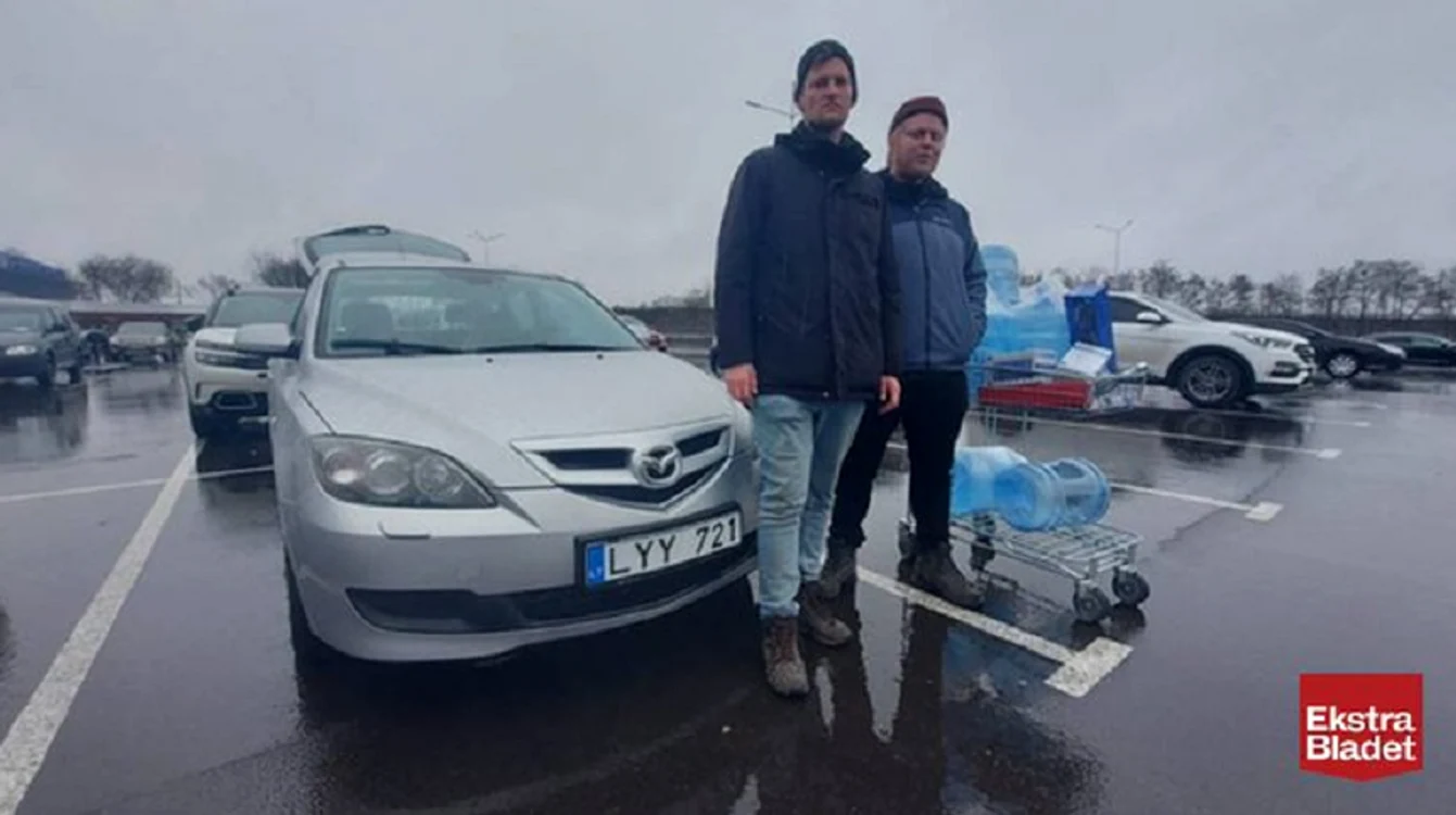 Jurnalistul Stefan Weichert şi fotograful Emil Filtenborg Mikkelsen