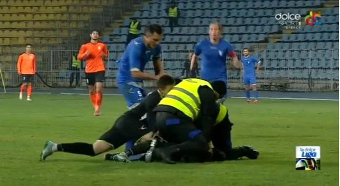 Suporterul a fost imobilizat