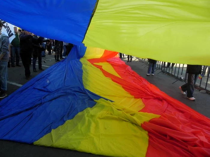 Tricolul de 150 m lungime va fi întins în Piaţa Civică Bârlad FOTO Facebook