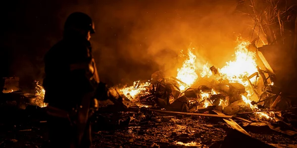 Incendiu dupa un atac aerian la Kiev FOTO EPA EFE jpg