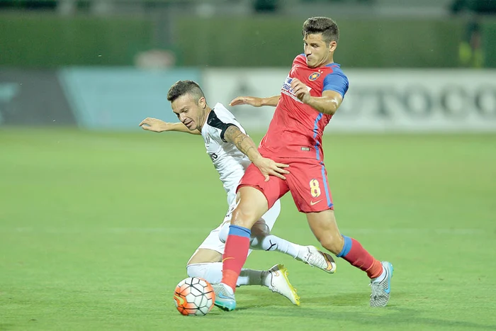 
    Steliştii nu mai găsesc calea către gol Foto: Mediafax  