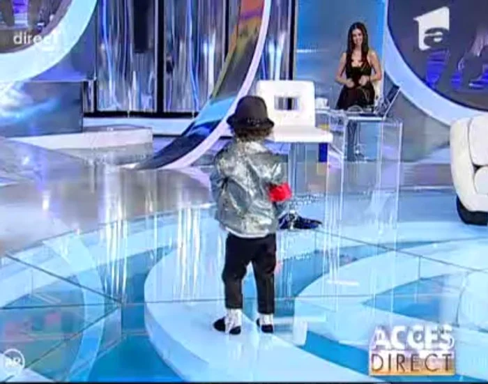 Simona Gherghe şi David, un «Michael Jackson» în devenire (captură Antena 1)