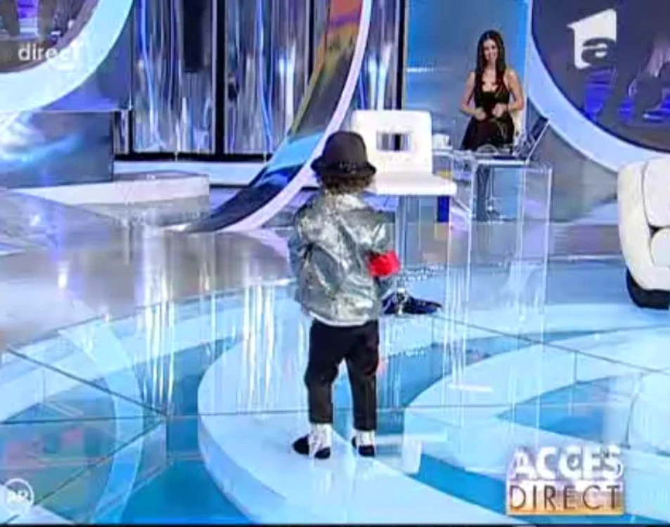 Simona Gherghe şi David, un «Michael Jackson» în devenire (captură Antena 1)