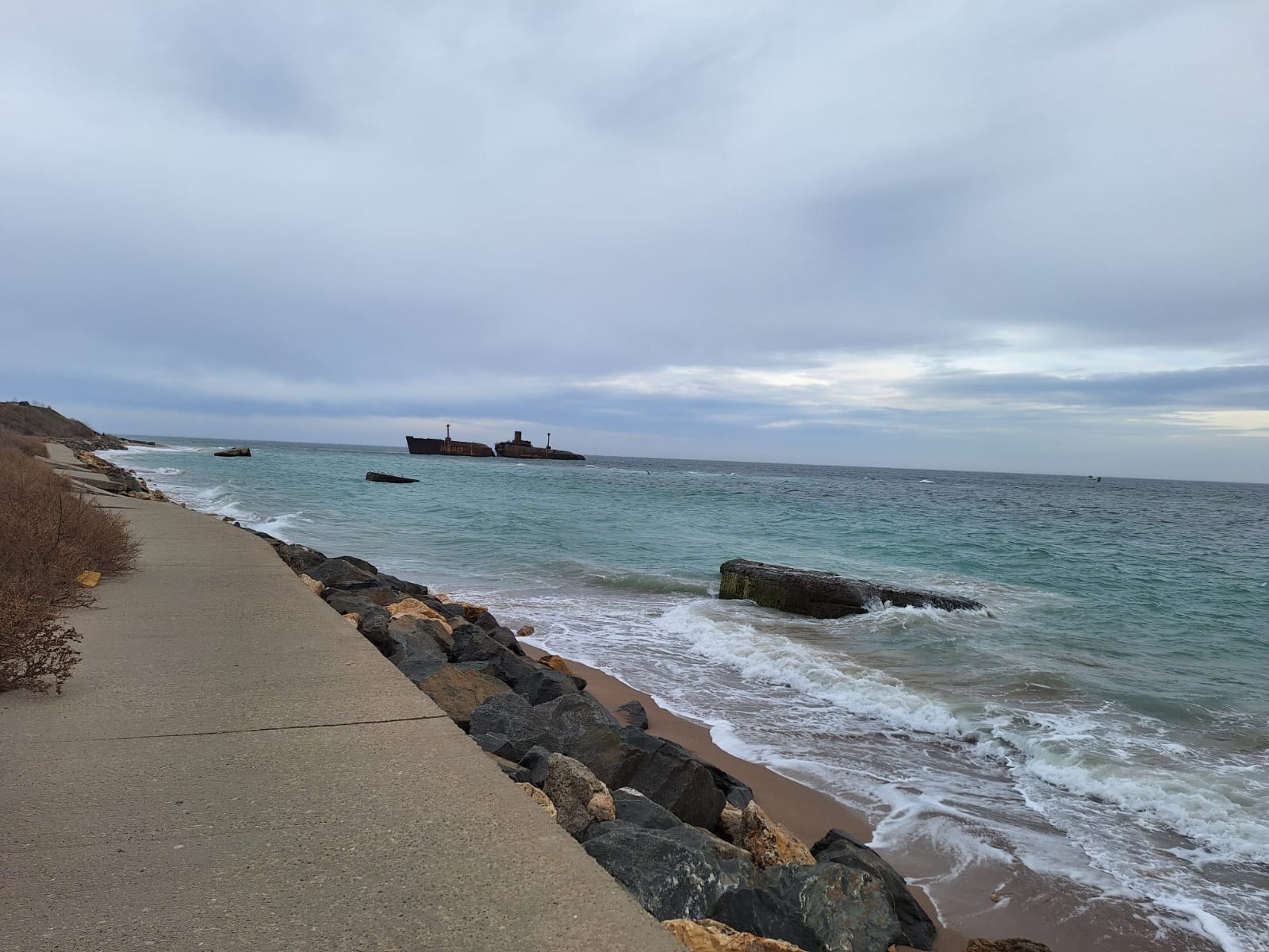 Nava de la Costinești, distrusă de furtună în Marea Neagră. Enigma scufundării vasului lui Onassis rămâne neelucidată. Nava de la Costinești, distrusă de furtună în Marea Neagră. Enigma scufundării vasului lui Onassis rămâne neelucidată.