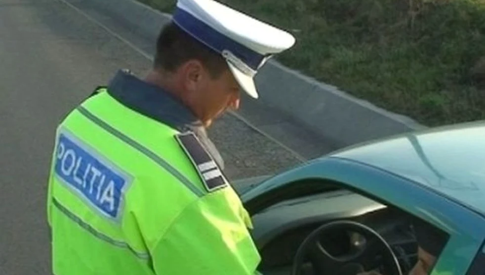 Șofer beat la volan  FOTO: Poliția Română