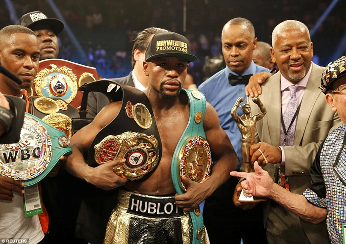 
    Floyd Mayweather l-a bătut la puncte pe Pacquiao  