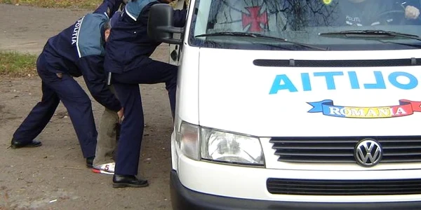 Hoţul le-a picat în braţe poliţiştilor aflaţi în patrulare