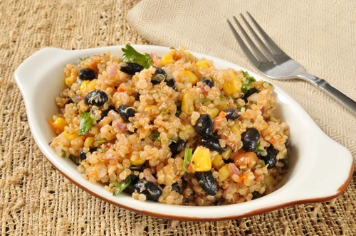 salata quinoa fasole boabe shutterstock 152268473 jpeg