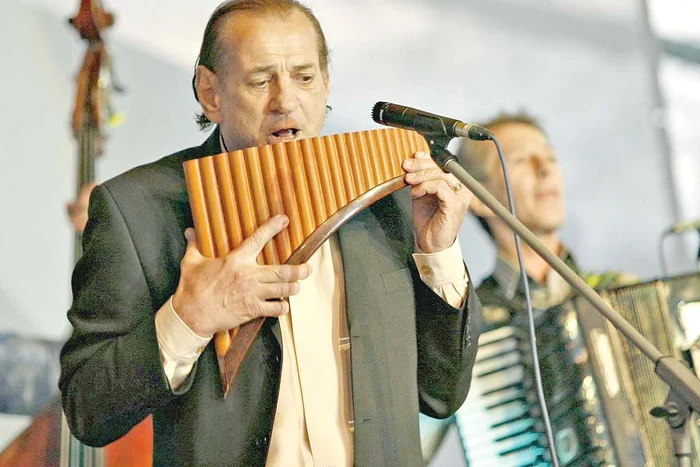 Pe lângă prestigioasa carieră de muzician, Gheorghe Zamfir s-a remarcat şi în domeniul literar şi al artelor plastice FOTO: ADRIANA NEAGOE / MEDIAFAX