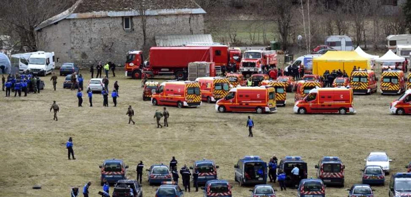 avion prabusit in franta echipe de interventie