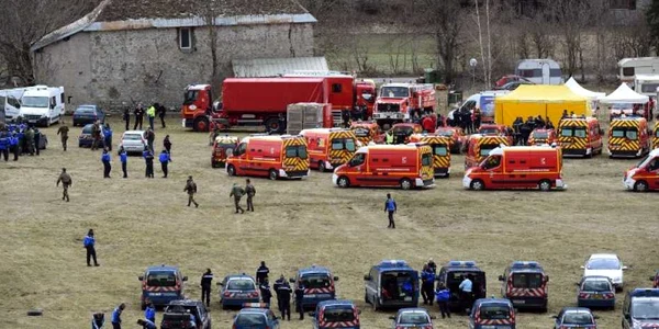 avion prabusit in Franta echipe de interventie Barcelonnette  FOTO AFP