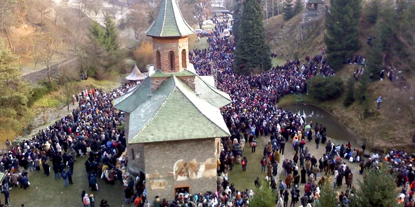 Pelerinaj Prislop canonizare Arsenie Boca foto MesagerulHunedorean jpg