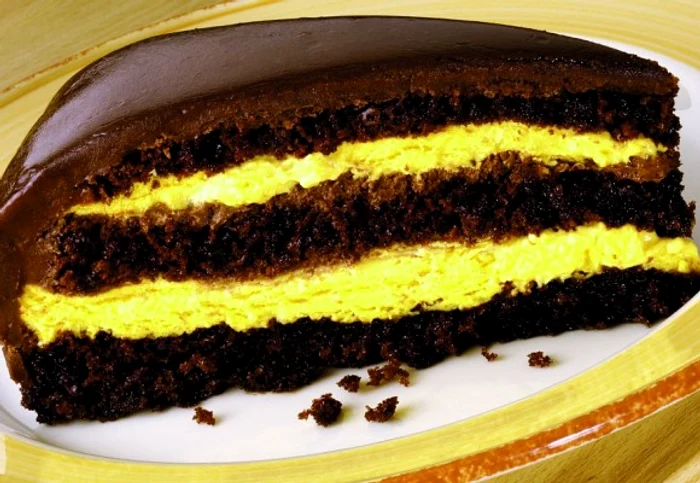 
    Cei care au diabet sau care vor sa renunte la zahar se pot indulci cu acest tort deliciosclickpoftabuna.ro  