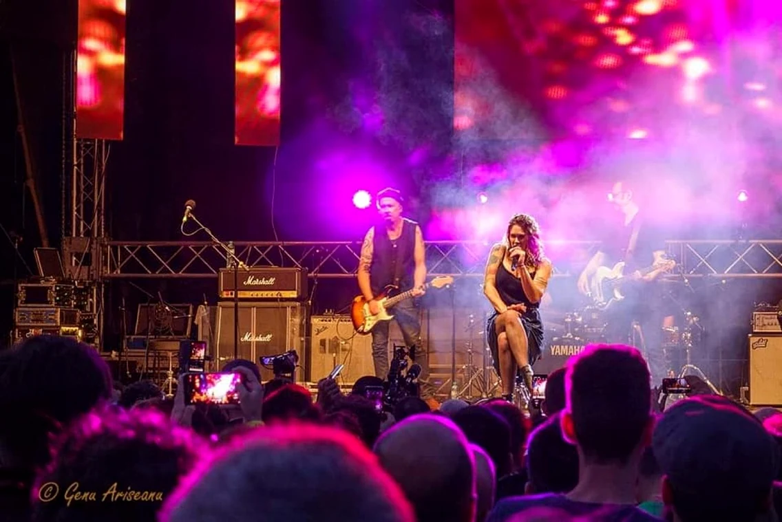 Beth Hart pe scena din Brezoi - Vâlcea în 2019 la Open Air Blues Festival Foto Genu Arişeanu