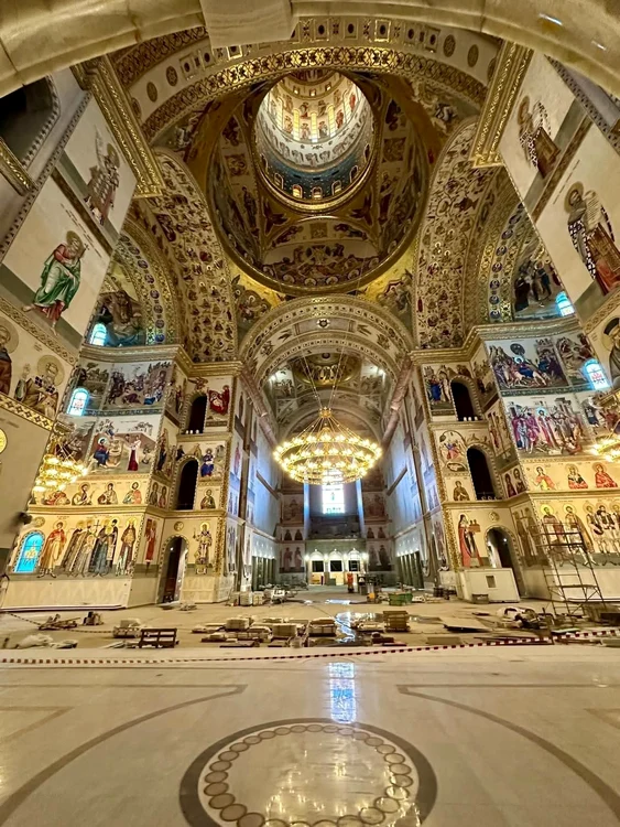 Primele imagini din interiorul Catedralei Neamului eliberat de schele. Foto: Facebook