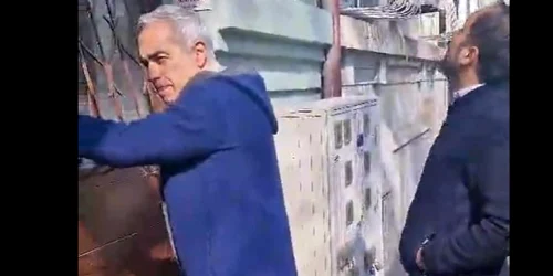 cum a incercat calin georgescu sa induca ideea ca este abuzat s a pus singur cu fata la perete langa politisti 954516 png
