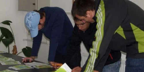 Nemţenii care nu au un loc de muncă pot alege să plece în Spania, la cules de căpşune