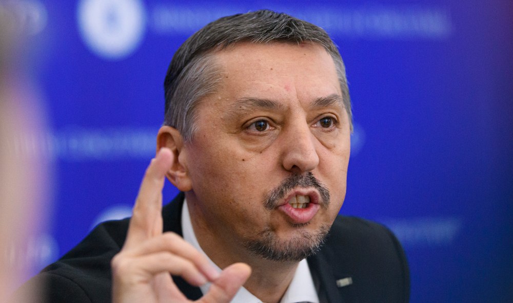 Proiect-pilot de utilizare a inteligenţei artificiale în şcolile din România. Ministrul Educației: „Nu este o alternativă la cadrul didactic”