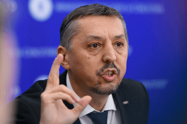 Daniel David susține că vrea să-l protejeze pe David Popovici. Foto Mediafax