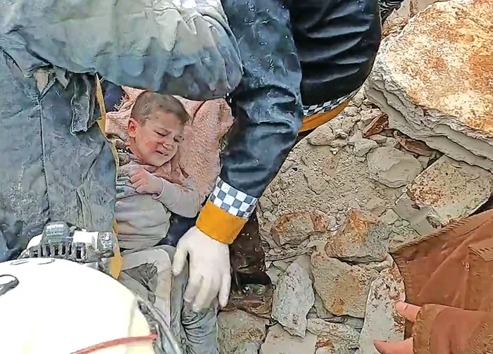 Printre răniți se află și mulți copii. Foto: Profimedia