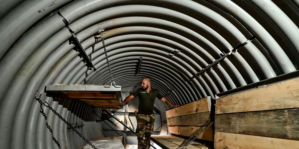 Structuri defensive echipate cu buncăre metalice în regiunea Zaporojie FOTO Profimedia