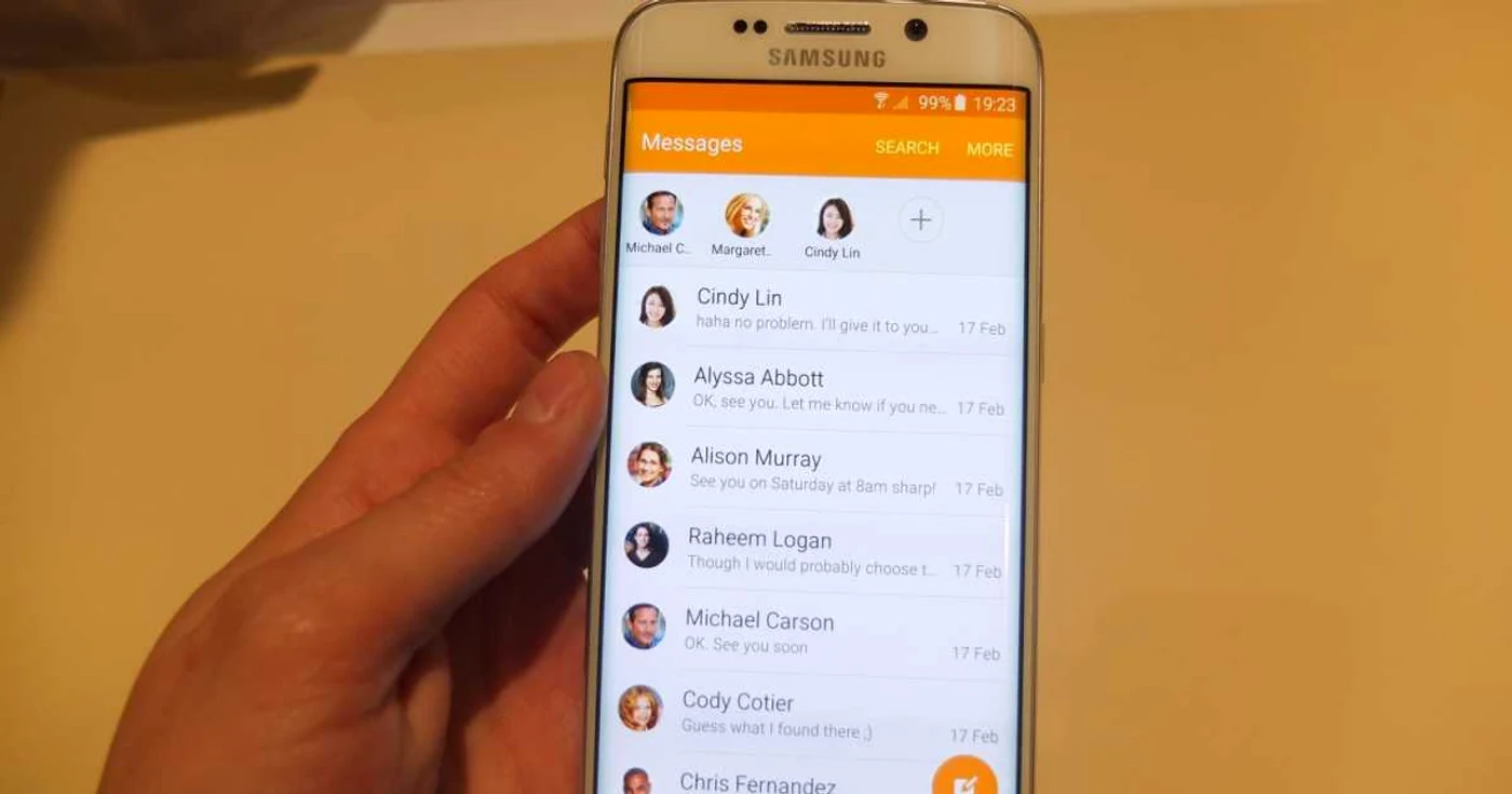 Samsung Galaxy S6 Edge are marginile curbate FOTO Adevărul