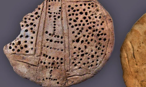 Tăblița de lut de la Suplacu de Barcău, exponatul lunii la Muzeul Țării Crișurilor