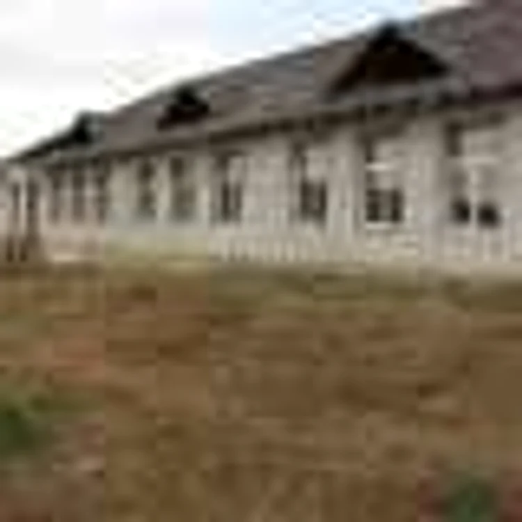 Şcoala nouă a început să se degradeze