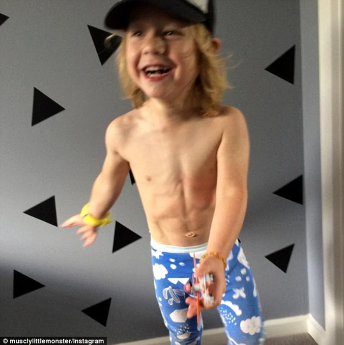 Micuțul Dash are foarte multă energie, pe care și-o consumă prin activități fizice