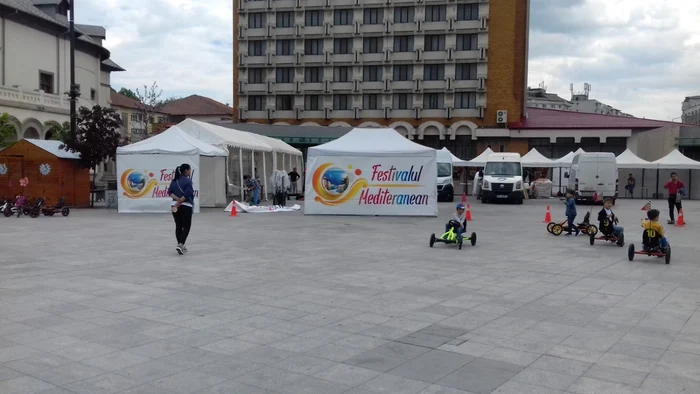 Festivalul are loc în Piaţa Unirii